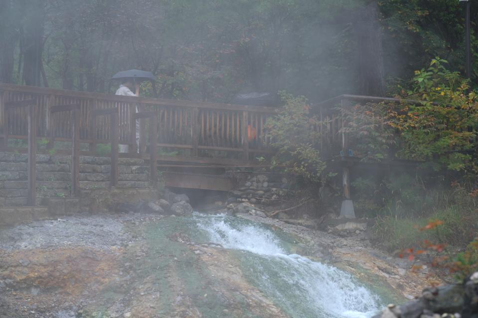 湯けむり雨けむり
